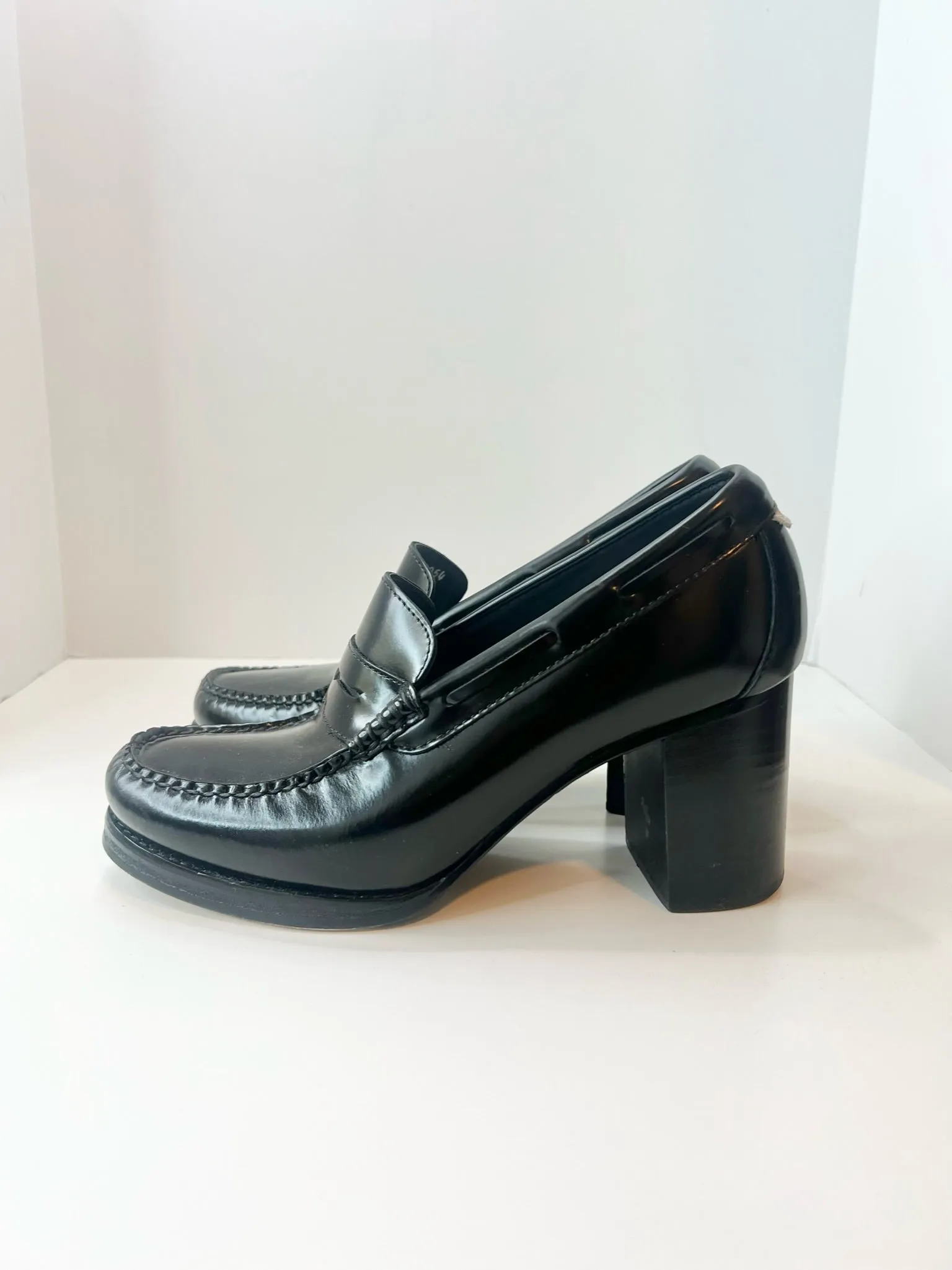 Re/Done   Weejuns Heeled Leather Loafers, Size 8.5