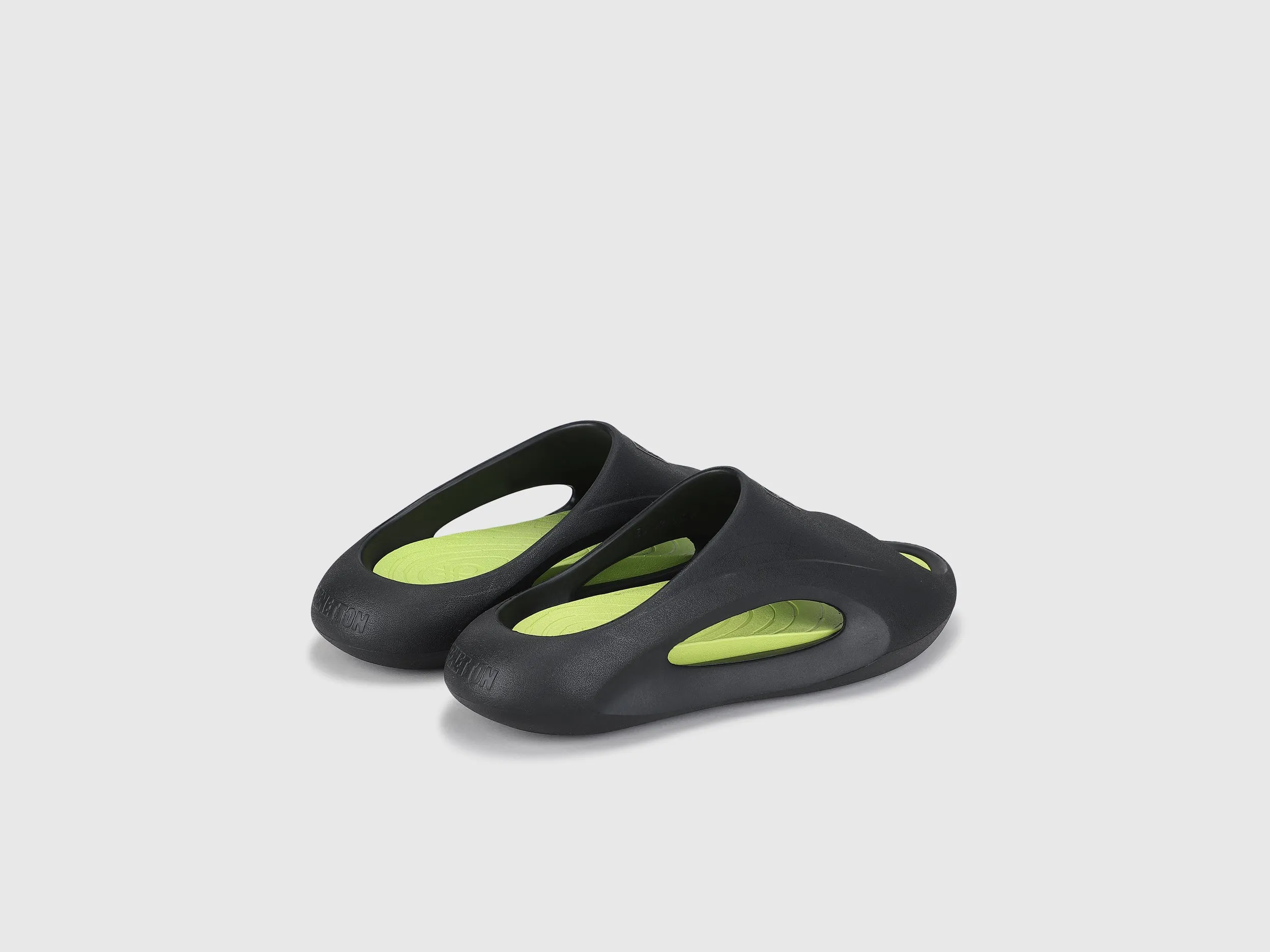 Solid Slip-On Spaceship Moulded Sliders