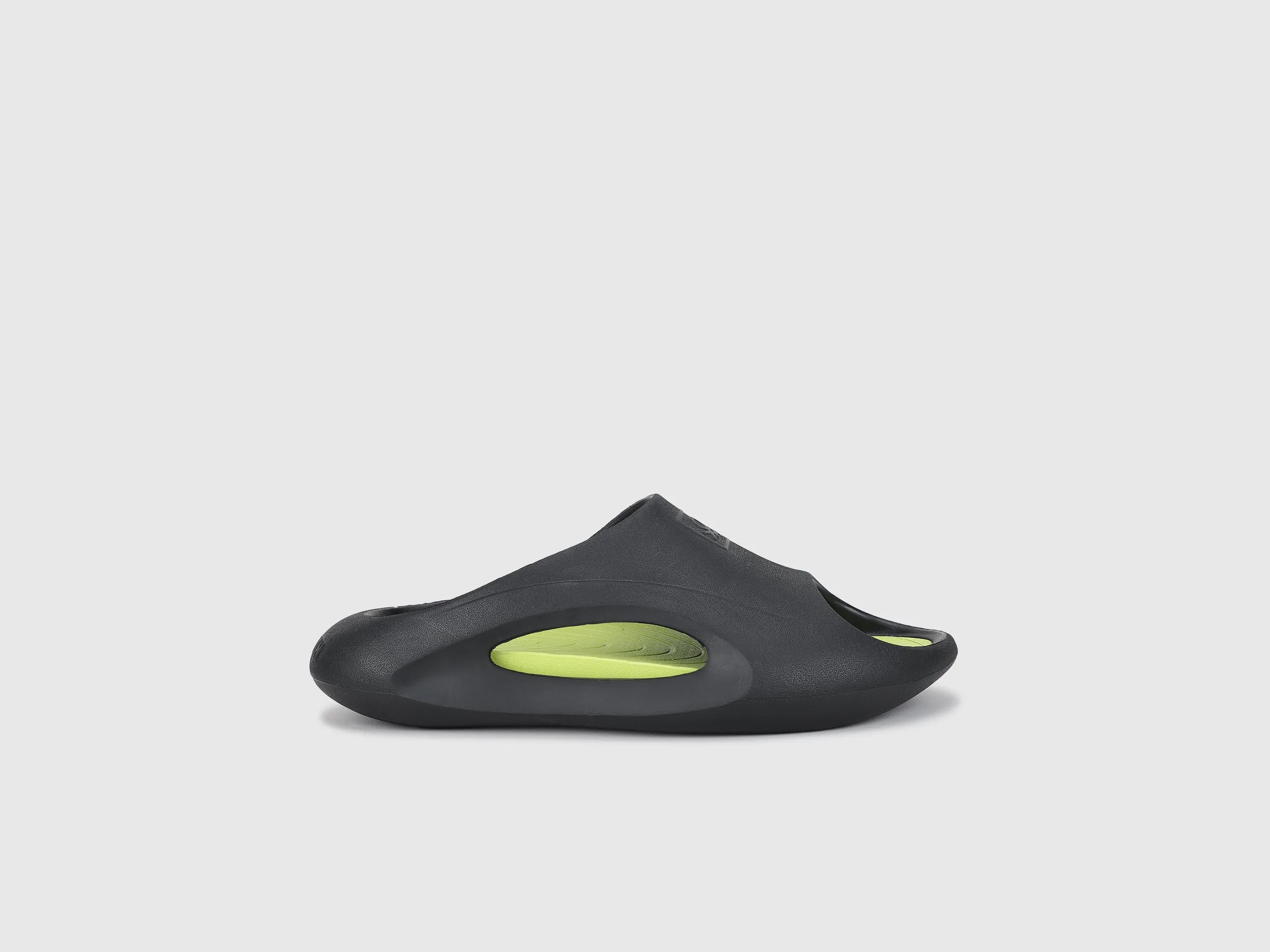 Solid Slip-On Spaceship Moulded Sliders