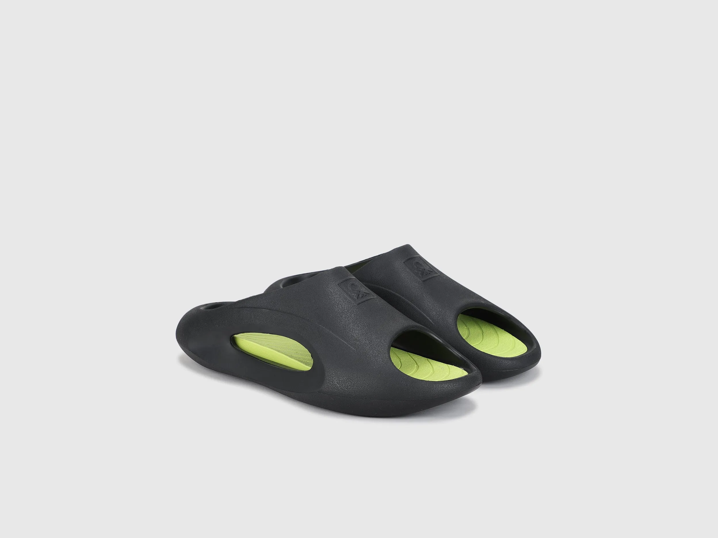 Solid Slip-On Spaceship Moulded Sliders